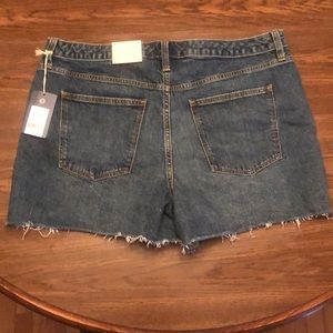 NWT UNIVERSAL THREAD STRETCH MIDI SHORTS SIZE 16